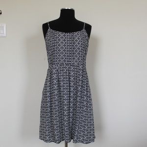 OLD NAVY, FLOWER DRESS, IN W/B COLOR SIZE L/G
